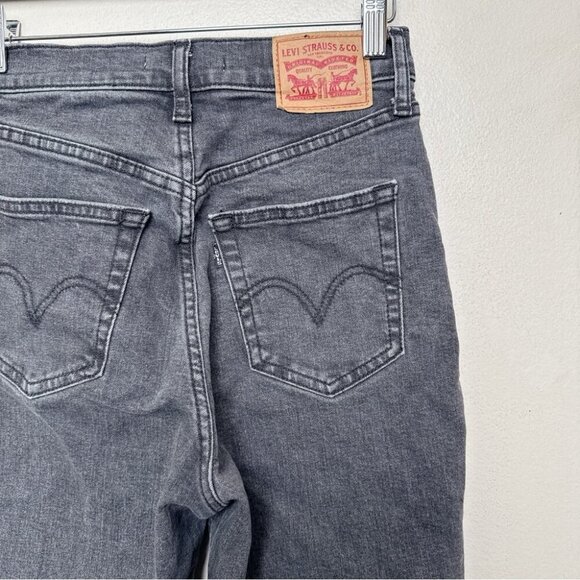 Levi's Womens Size 25 High Waisted Mom Jeans - Picture 14 of 16